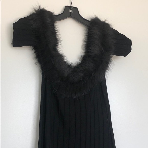 For love & lemons off the shoulder fur trim mini - Picture 4 of 4